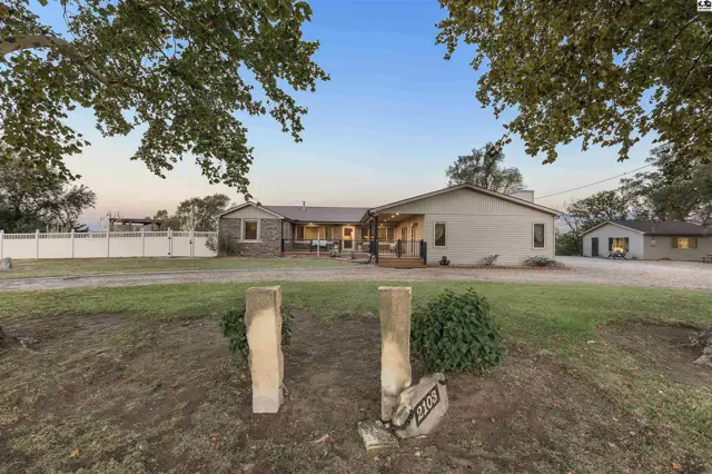 Photo of 2103 N. Obee Rd, Hutchinson, KS
