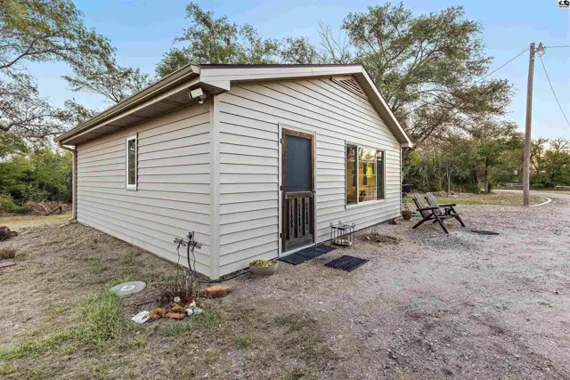 Photo of 2103 N Obee Rd, Hutchinson, KS