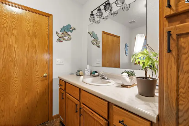 Photo of 2103 N Obee Rd, Hutchinson, KS