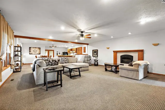 Photo of 2103 N Obee Rd, Hutchinson, KS