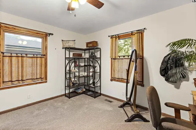 Photo of 2103 N Obee Rd, Hutchinson, KS
