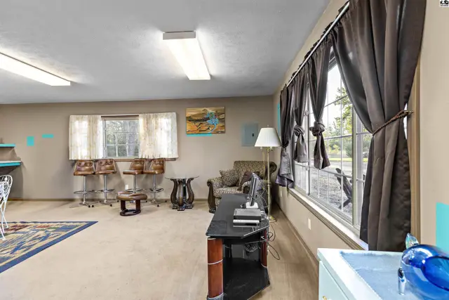 Photo of 2103 N Obee Rd, Hutchinson, KS