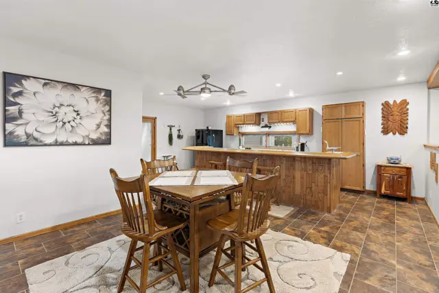 Photo of 2103 N Obee Rd, Hutchinson, KS