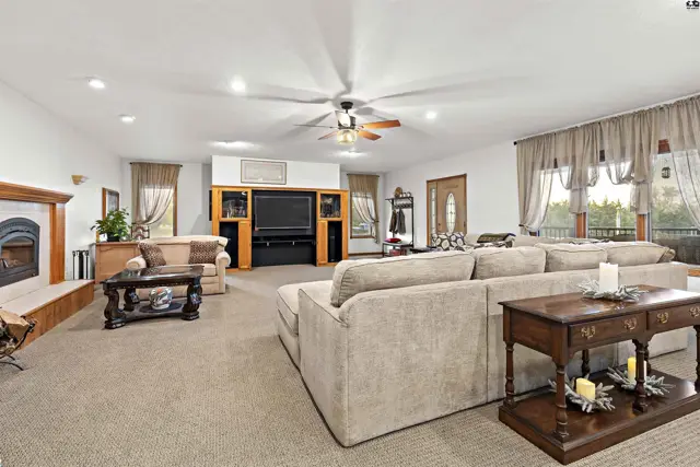 Photo of 2103 N Obee Rd, Hutchinson, KS
