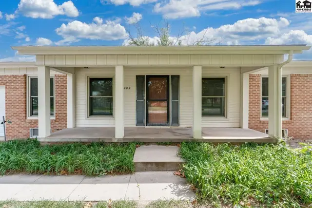 Photo of 1404 Aurora Dr, Hutchinson, KS