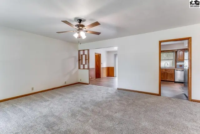 Photo of 1404 Aurora Dr, Hutchinson, KS
