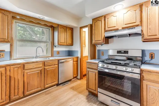 Photo of 1404 Aurora Dr, Hutchinson, KS