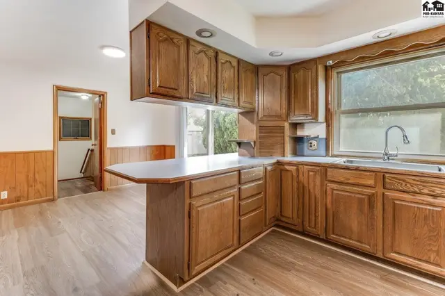 Photo of 1404 Aurora Dr, Hutchinson, KS