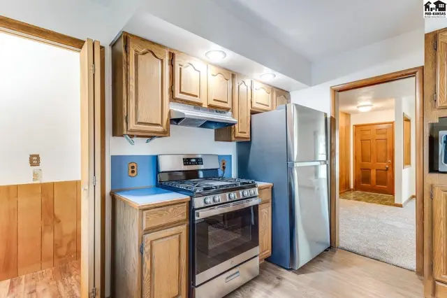 Photo of 1404 Aurora Dr, Hutchinson, KS