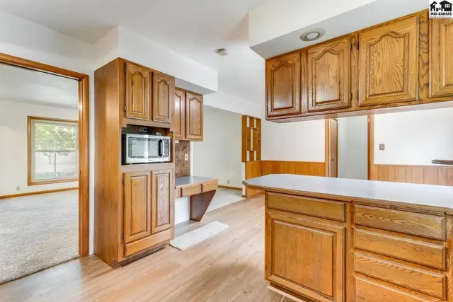 Photo of 1404 Aurora Dr, Hutchinson, KS