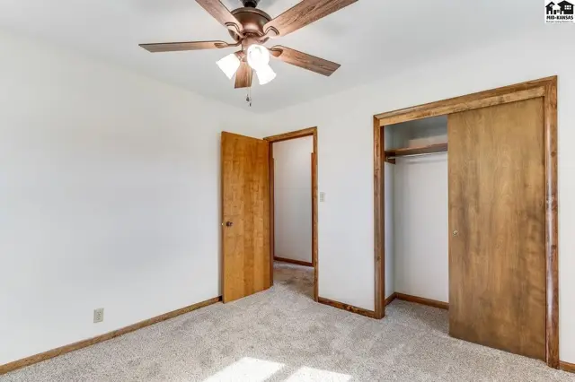 Photo of 1404 Aurora Dr, Hutchinson, KS