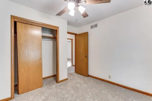Photo of 1404 Aurora Dr, Hutchinson, KS