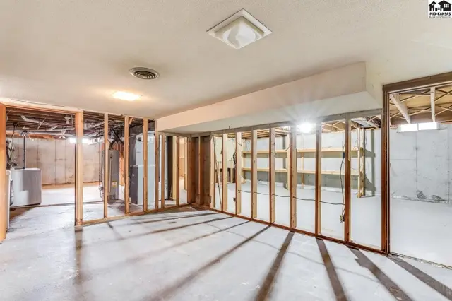 Photo of 1404 Aurora Dr, Hutchinson, KS