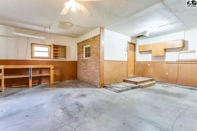 Photo of 1404 Aurora Dr, Hutchinson, KS