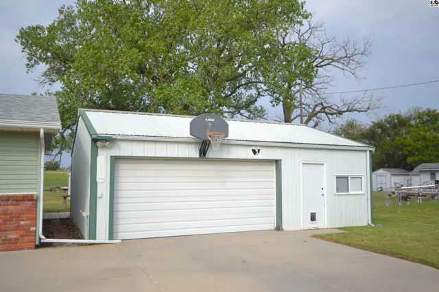 Photo of 601 Westridge Dr, Hutchinson, KS