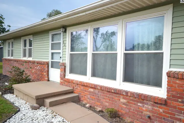 Photo of 601 Westridge Dr, Hutchinson, KS