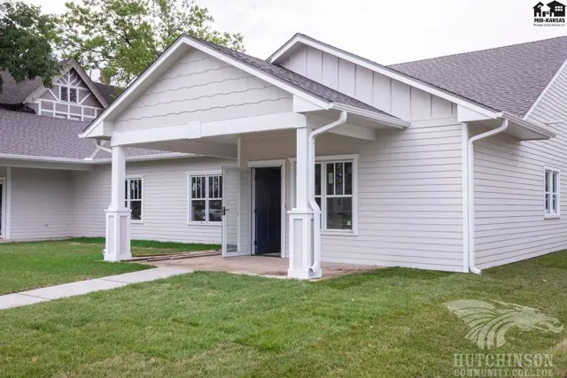 Photo of 541 E Avenue A, Hutchinson, KS