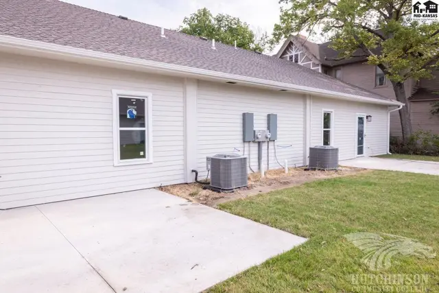 Photo of 541 E Avenue A, Hutchinson, KS