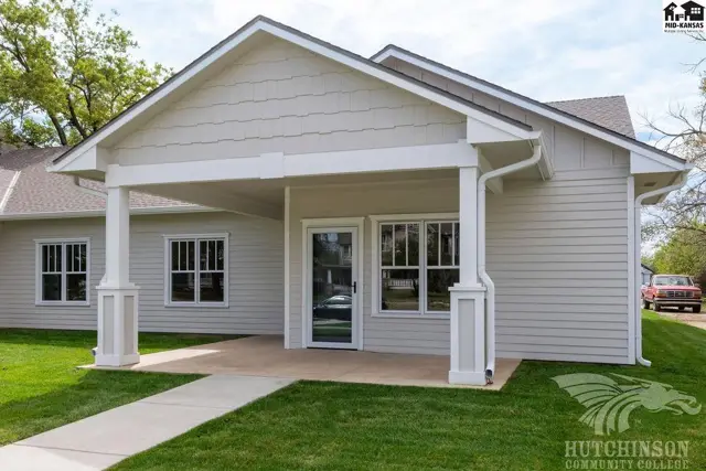 Photo of 541 E Avenue A, Hutchinson, KS