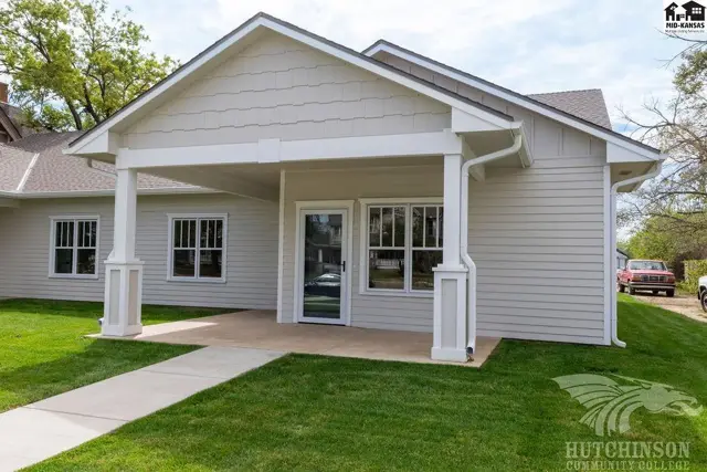 Photo of 541 E Avenue A, Hutchinson, KS