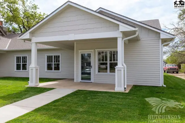 Photo of 541 E Avenue A, Hutchinson, KS
