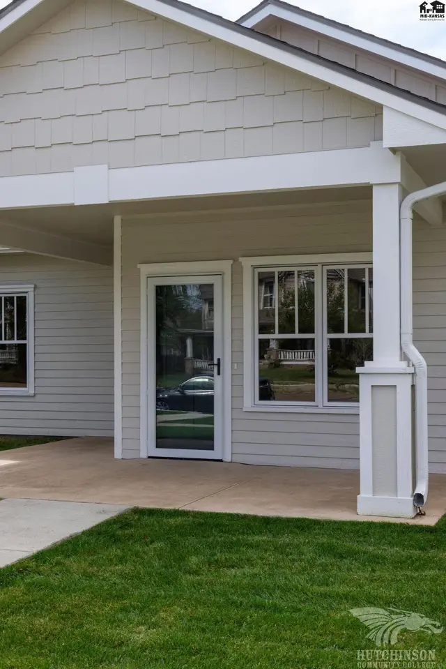Photo of 541 E Avenue A, Hutchinson, KS