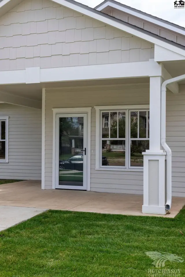 Photo of 541 E Avenue A, Hutchinson, KS