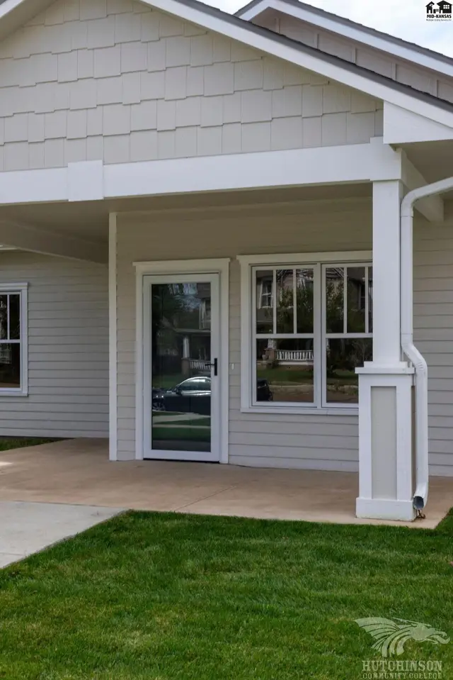 Photo of 541 E Avenue A, Hutchinson, KS