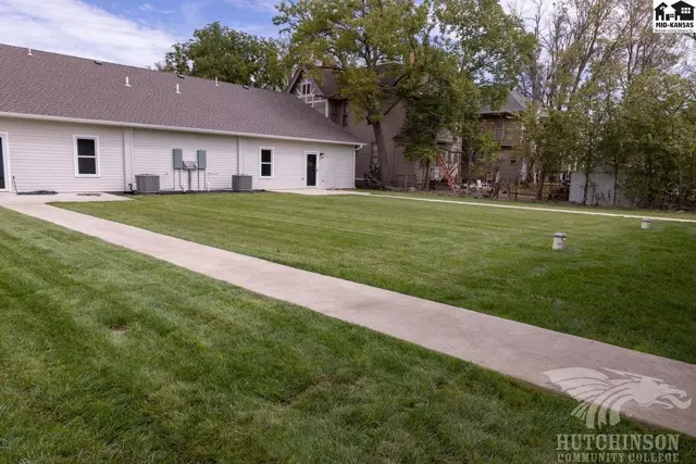 Photo of 541 E Avenue A, Hutchinson, KS