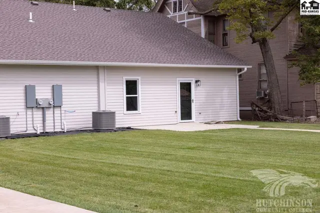 Photo of 541 E Avenue A, Hutchinson, KS