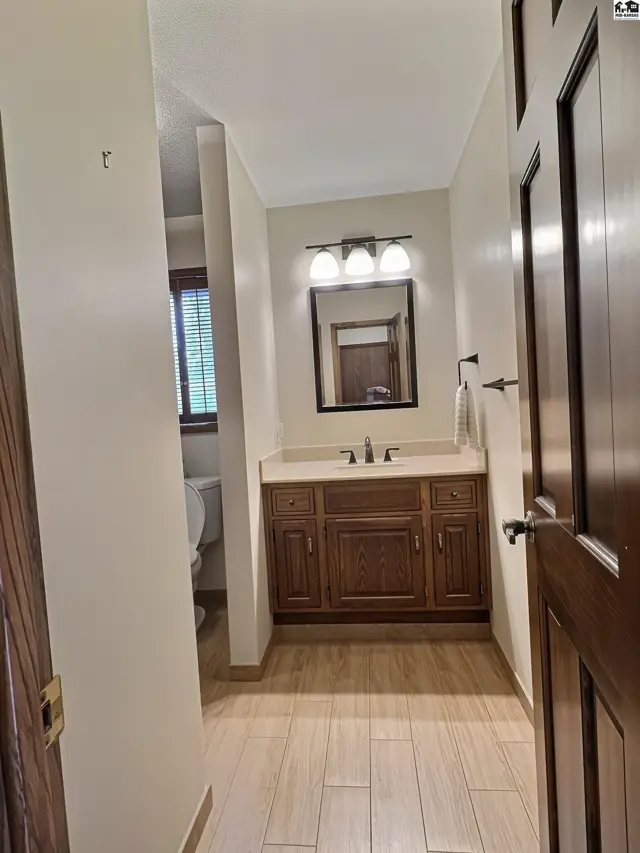 Photo of 3 Tanglewood Ln, Hutchinson, KS