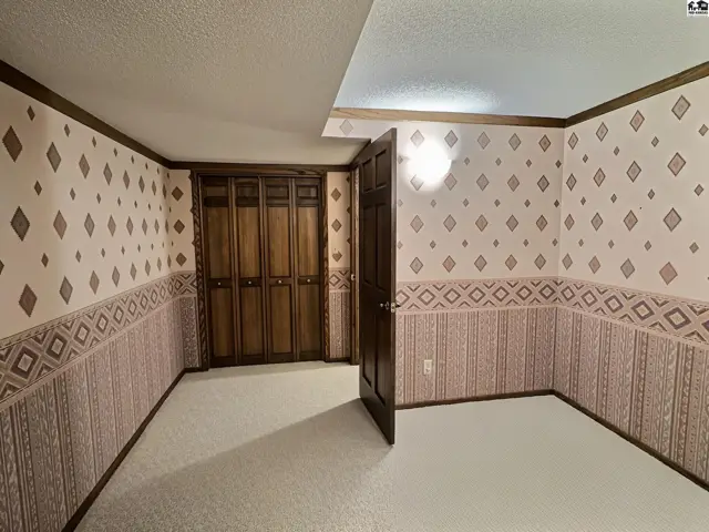 Photo of 3 Tanglewood Ln, Hutchinson, KS