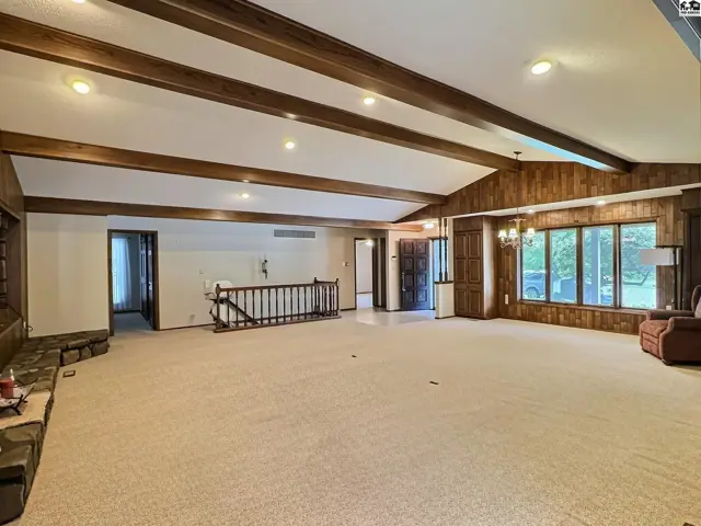 Photo of 3 Tanglewood Ln, Hutchinson, KS