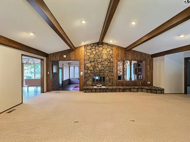 Photo of 3 Tanglewood Ln, Hutchinson, KS