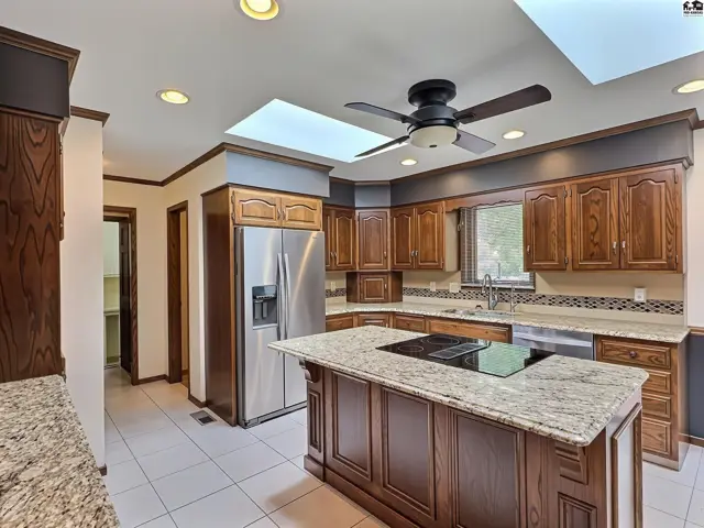 Photo of 3 Tanglewood Ln, Hutchinson, KS