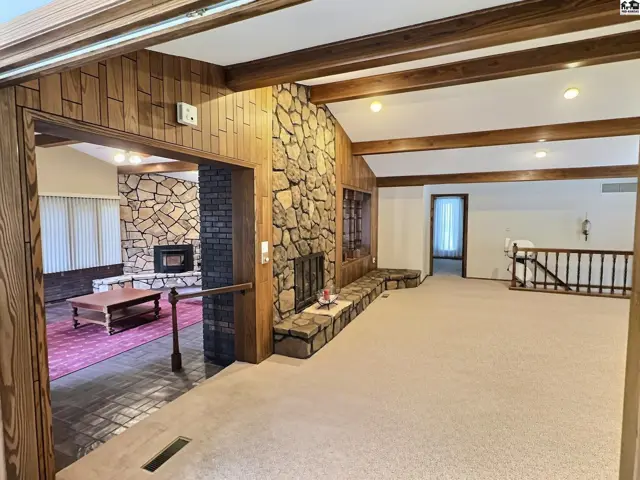 Photo of 3 Tanglewood Ln, Hutchinson, KS
