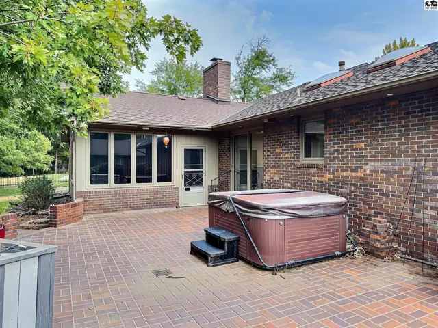 Photo of 3 Tanglewood Ln, Hutchinson, KS