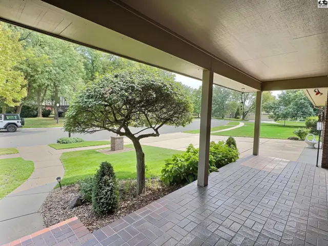 Photo of 3 Tanglewood Ln, Hutchinson, KS