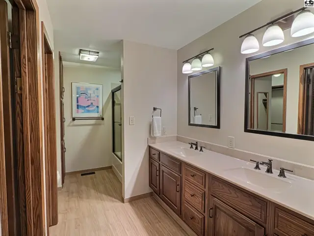 Photo of 3 Tanglewood Ln, Hutchinson, KS
