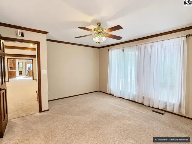Photo of 3 Tanglewood Ln, Hutchinson, KS