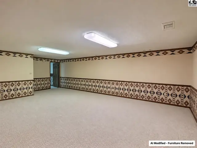 Photo of 3 Tanglewood Ln, Hutchinson, KS