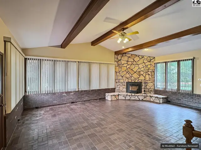 Photo of 3 Tanglewood Ln, Hutchinson, KS