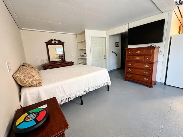 studio style living room/ bedroom