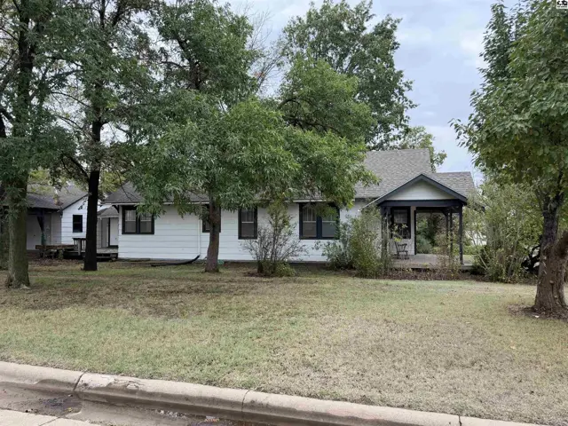 Photo of 320 E lyon, Lyons, KS