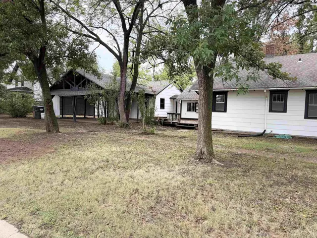 Photo of 320 E lyon, Lyons, KS