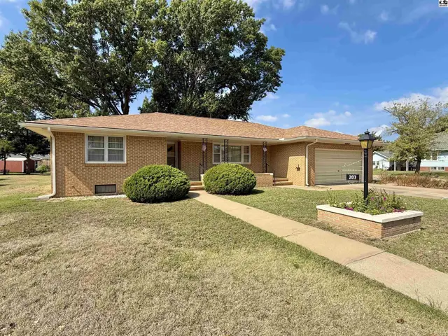 Photo of 207 S Park Ave, Pretty Prairie, KS