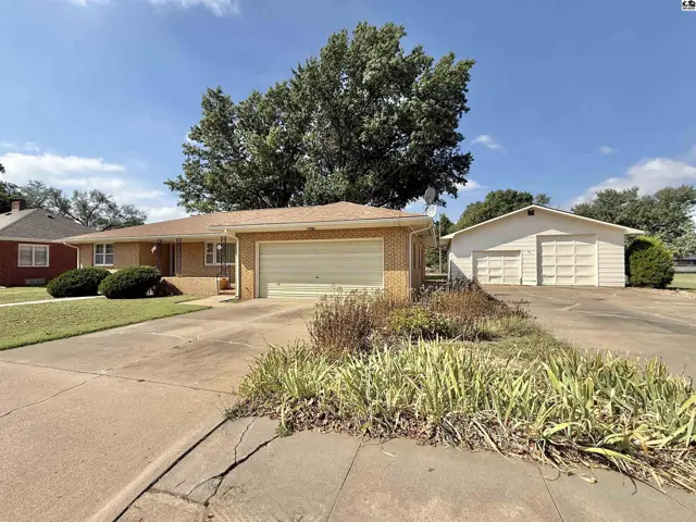 Photo of 207 S Park Ave, Pretty Prairie, KS