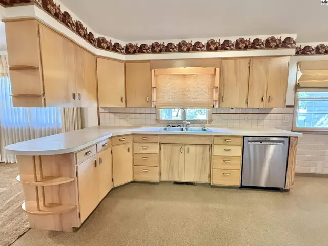 Photo of 207 S Park Ave, Pretty Prairie, KS