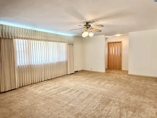 Photo of 207 S Park Ave, Pretty Prairie, KS
