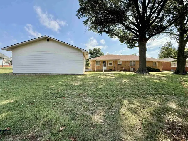 Photo of 207 S Park Ave, Pretty Prairie, KS